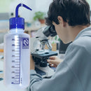 Pisseta Plástica Graduada Nalgon De 500ml De Bico Curvo Copo