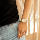 Relógio Feminino Champion Analógico CN25118W Dourado Fundo Branco Pulseira em Aço Inoxidável + Kit Colar e Brincos