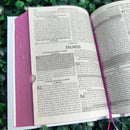 Mini Bíblia Feminina Infantil De Bolsa Com Índice Letra Pequena Arc Leão Seja Forte E Corajosa Jovem Fé