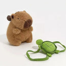 Chaveiro Capivara Mochila Tartaruga Fofo Sino Pelúcia 12cm Cor Marrom-claro