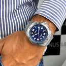 Relógio de pulso Orient MBSS1155A com corria de aço inoxidável cor prata fondo azul-escuro