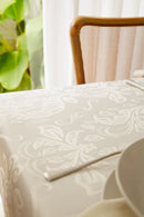 Toalha De Mesa Impermeável 6 Lugares Jacquard 1,40 X 2,10m Cor Pérola Medalhão