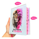 Mini Bíblia Feminina Infantil De Bolsa Com Índice Letra Pequena Arc Leão Seja Forte E Corajosa Jovem Fé