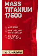 Suplemento em pó Max Titanium Mass Titanium Refil 17500 carboidratos Mass Titanium Refil 17500 sabor leite condensado em sachê de 1.4kg